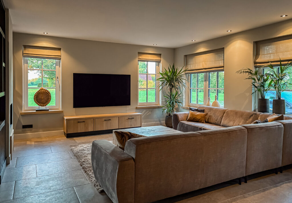 Hotel chique interieurontwerp in Reutum met luxe materialen, warme kleuren en een stijlvolle uitstraling.